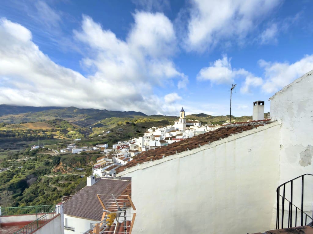 Casa de 2 habitaciones en Yunquera en venta - 85.000 € (Ref: 9643698)