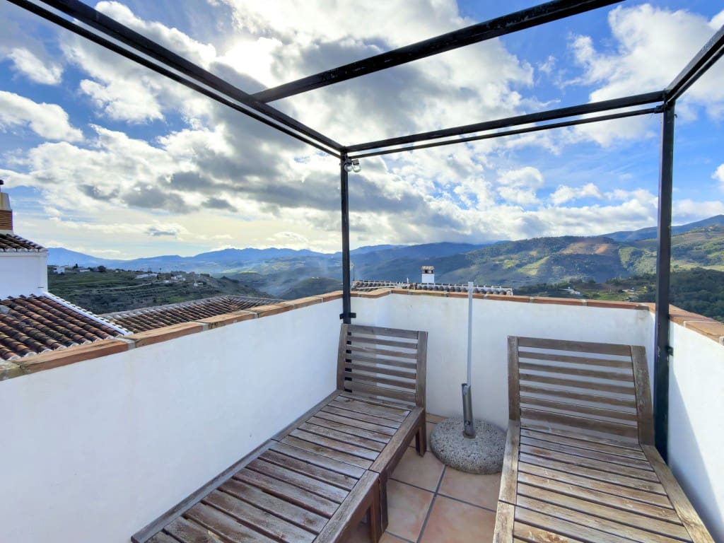 Casa de 2 habitaciones en Yunquera en venta - 85.000 € (Ref: 9643698)