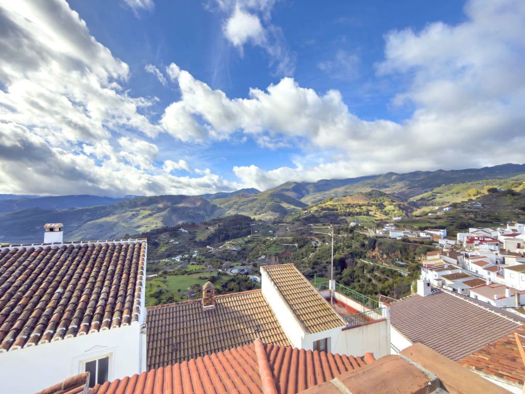 Casa de 2 habitaciones en Yunquera en venta - 85.000 € (Ref: 9643698)