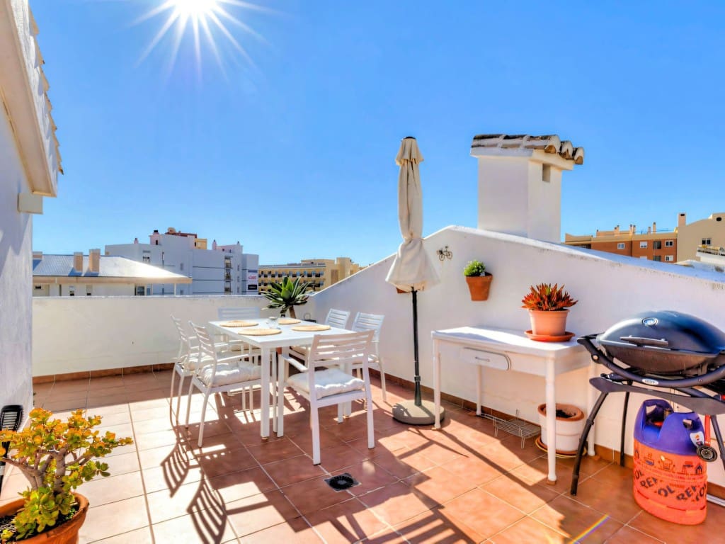 2 bedroom Penthouse for sale in Fuengirola with pool - € 395,000 (Ref: 9643699)