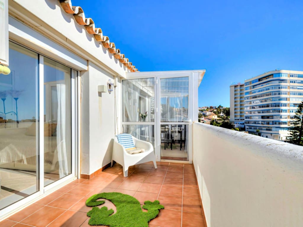 2 bedroom Penthouse for sale in Fuengirola with pool - € 395,000 (Ref: 9643699)