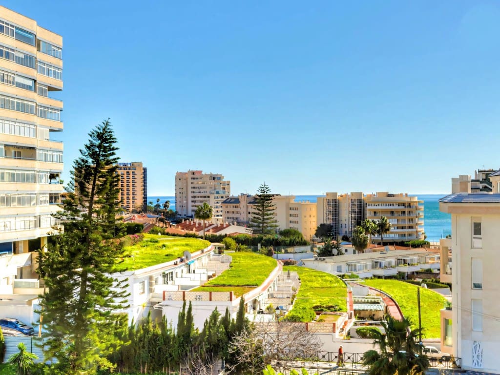 2 bedroom Penthouse for sale in Fuengirola with pool - € 395,000 (Ref: 9643699)