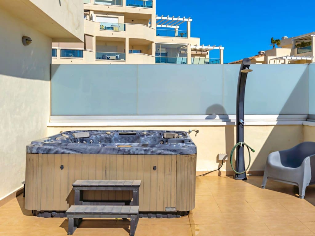 2 Zimmer Penthouse zu verkaufen in Mijas Costa mit Pool - 575.000 € (Ref: 9643700)