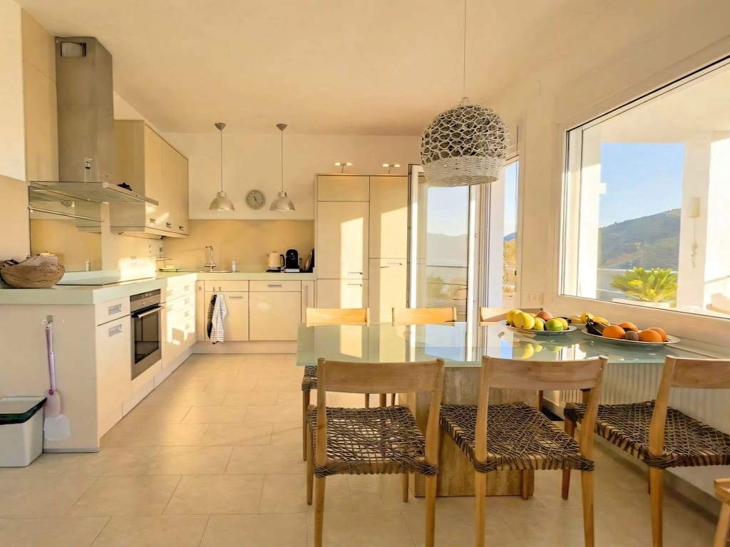 4 quarto Moradia para venda em Guaro com piscina garagem - 995 000 € (Ref: 9647552)