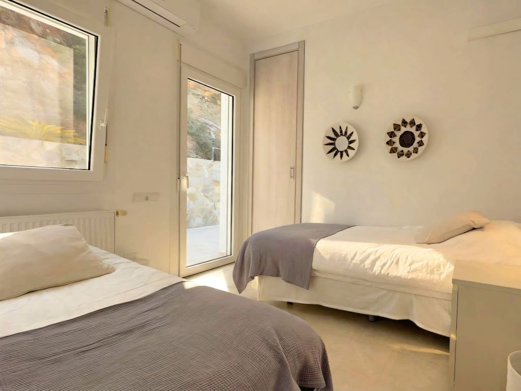 4 quarto Moradia para venda em Guaro com piscina garagem - 995 000 € (Ref: 9647552)