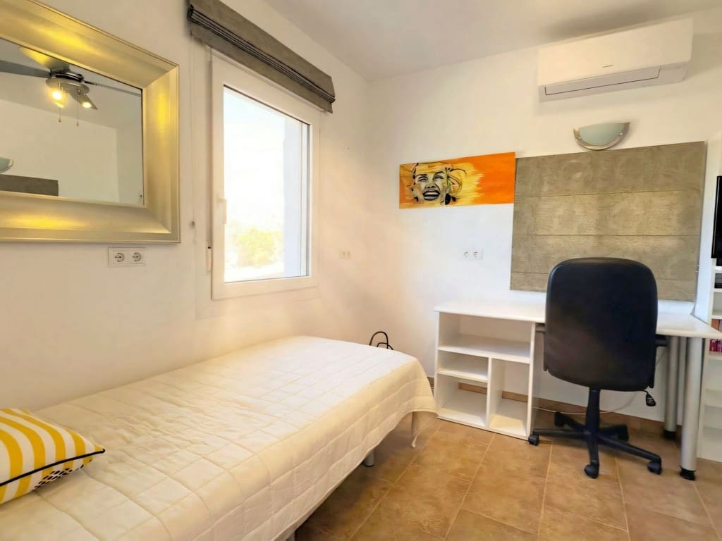 4 quarto Moradia para venda em Guaro com piscina garagem - 995 000 € (Ref: 9647552)