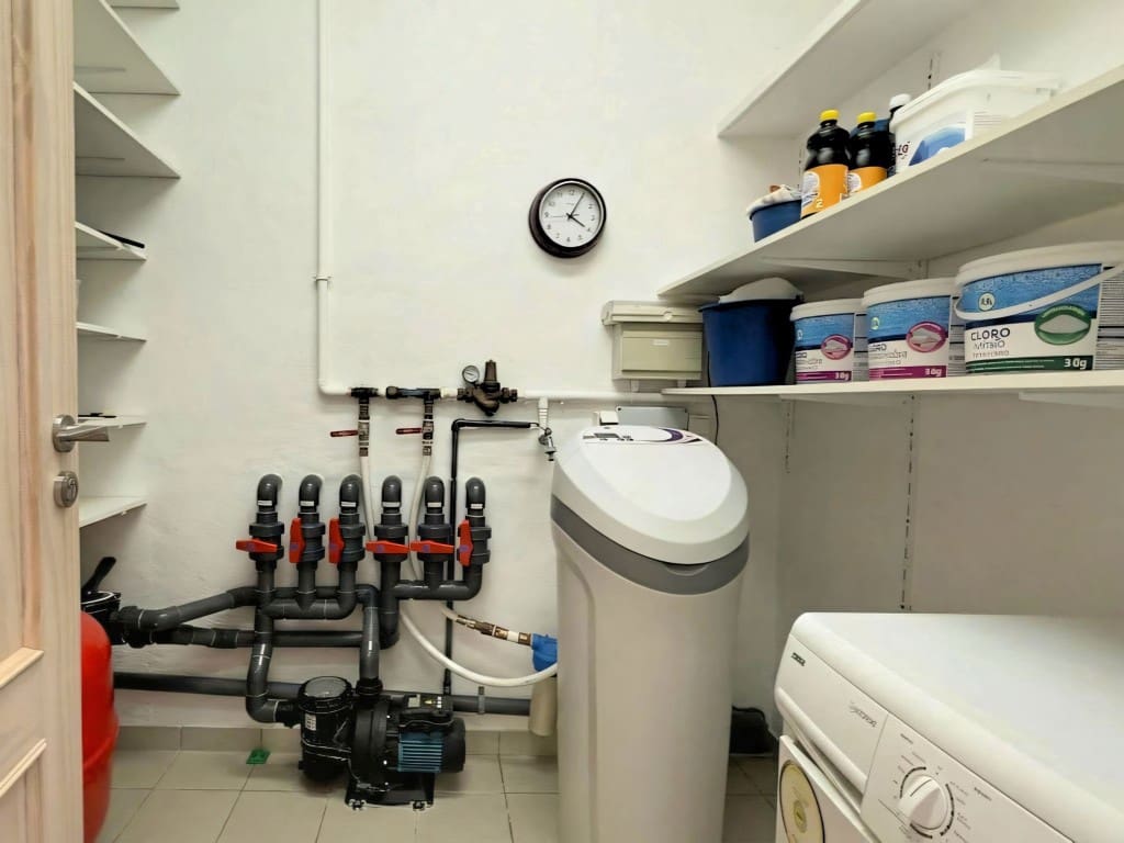 4 quarto Moradia para venda em Guaro com piscina garagem - 995 000 € (Ref: 9647552)