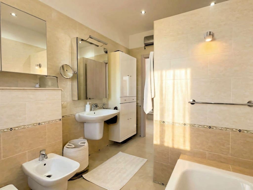 4 quarto Moradia para venda em Guaro com piscina garagem - 995 000 € (Ref: 9647552)