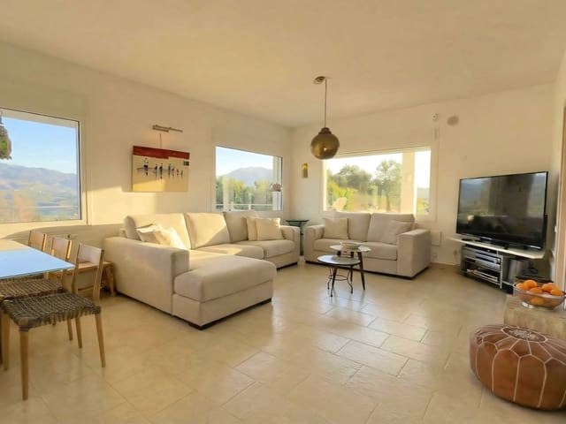 4 quarto Moradia para venda em Guaro com piscina garagem - 995 000 € (Ref: 9647552)