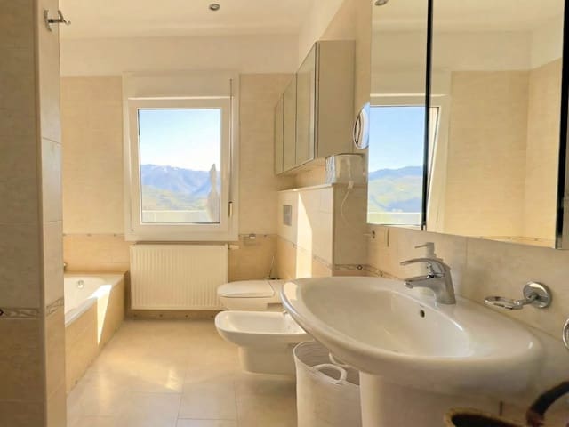 4 quarto Moradia para venda em Guaro com piscina garagem - 995 000 € (Ref: 9647552)