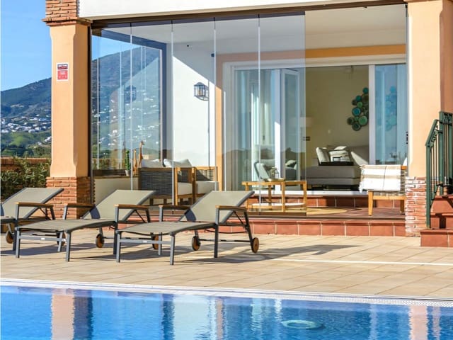 4 soveværelse Villa til salg i Mijas Costa, Mijas med swimmingpool garage - € 1.430.000 (Ref: 9647553)