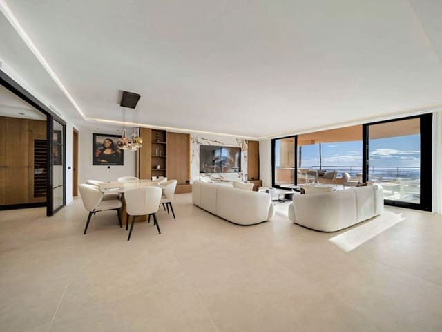 3 makuuhuone Huoneisto myytävänä paikassa Nueva Andalucia, Marbella mukana uima-altaan 
autotalli - 1 650 000 € (Ref: 9651102)