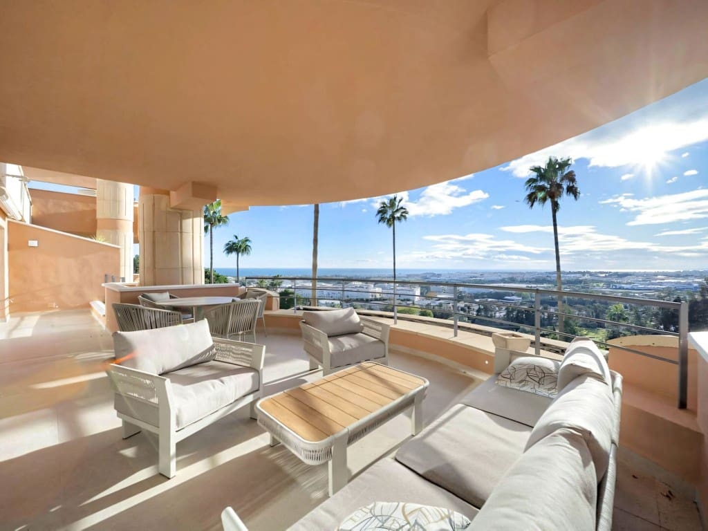 3 makuuhuone Huoneisto myytävänä paikassa Nueva Andalucia mukana uima-altaan - 1 650 000 € (Ref: 9651102)