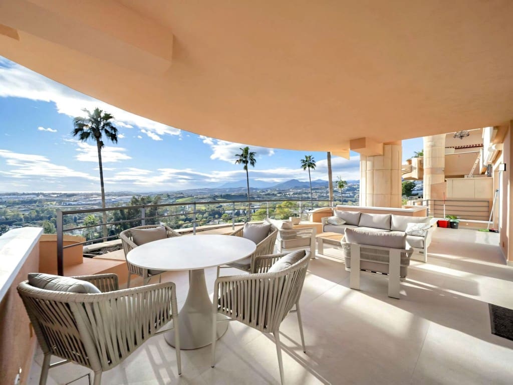 3 makuuhuone Huoneisto myytävänä paikassa Nueva Andalucia mukana uima-altaan - 1 650 000 € (Ref: 9651102)