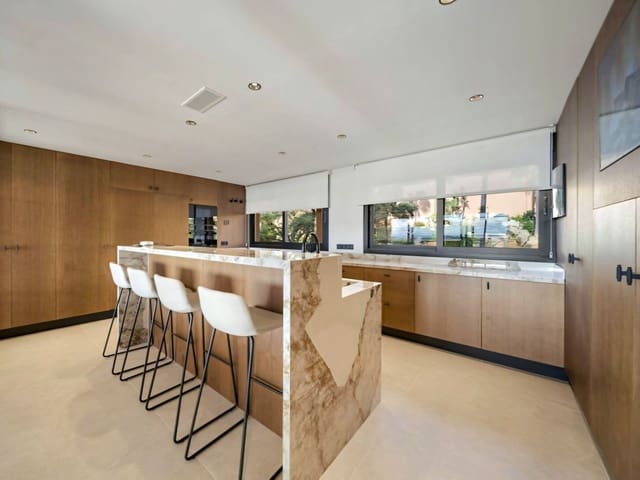 3 makuuhuone Huoneisto myytävänä paikassa Nueva Andalucia, Marbella mukana uima-altaan 
autotalli - 1 650 000 € (Ref: 9651102)