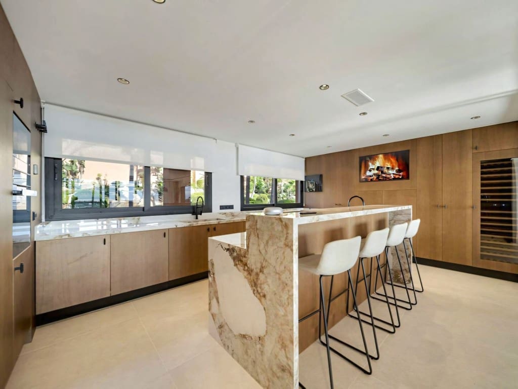 3 makuuhuone Huoneisto myytävänä paikassa Nueva Andalucia mukana uima-altaan - 1 650 000 € (Ref: 9651102)