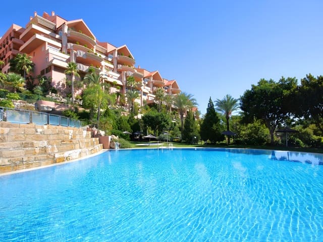 3 makuuhuone Huoneisto myytävänä paikassa Nueva Andalucia, Marbella mukana uima-altaan 
autotalli - 1 650 000 € (Ref: 9651102)