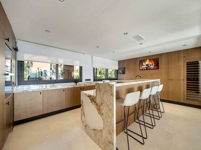 3 makuuhuone Huoneisto myytävänä paikassa Nueva Andalucia, Marbella mukana uima-altaan 
autotalli - 1 650 000 € (Ref: 9651102)