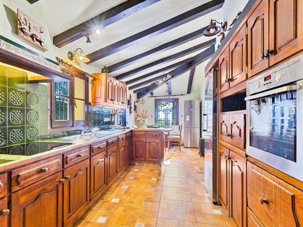 4 bedroom Villa for sale in Mijas with pool garage - € 1,399,000 (Ref: 9651105)