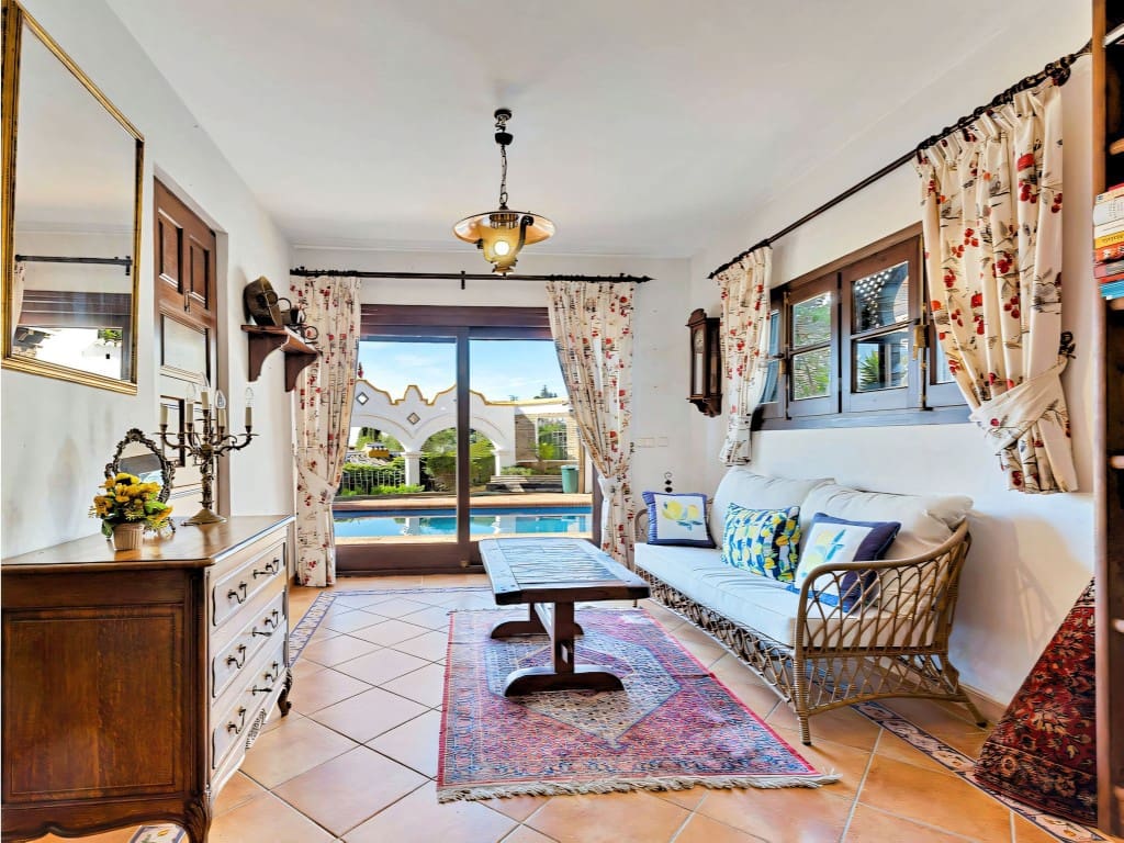 4 bedroom Villa for sale in Mijas with pool garage - € 1,399,000 (Ref: 9651105)