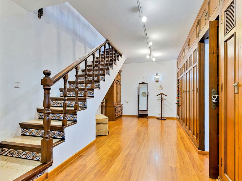 4 bedroom Villa for sale in Mijas with pool garage - € 1,399,000 (Ref: 9651105)