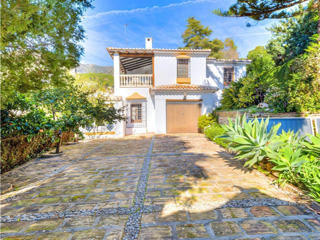 4 bedroom Villa for sale in Mijas with pool garage - € 1,399,000 (Ref: 9651105)