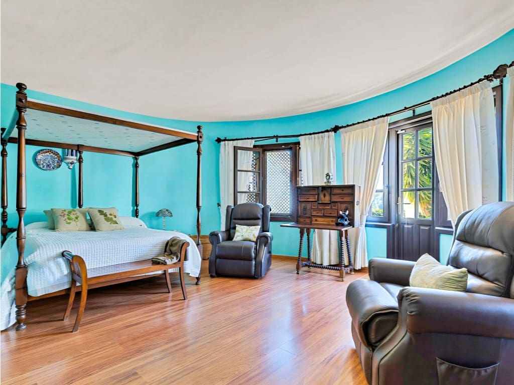 4 bedroom Villa for sale in Mijas with pool garage - € 1,399,000 (Ref: 9651105)