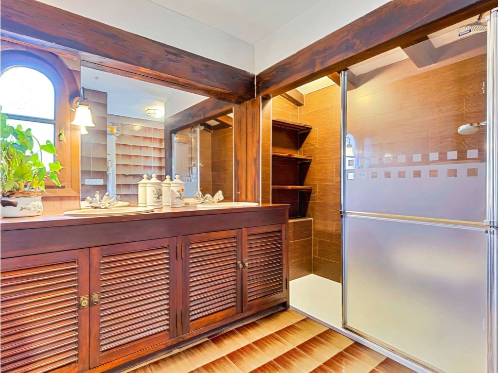 4 bedroom Villa for sale in Mijas with pool garage - € 1,399,000 (Ref: 9651105)