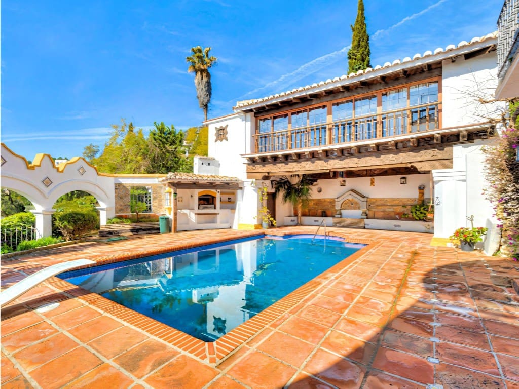 4 bedroom Villa for sale in Mijas with pool garage - € 1,399,000 (Ref: 9651105)
