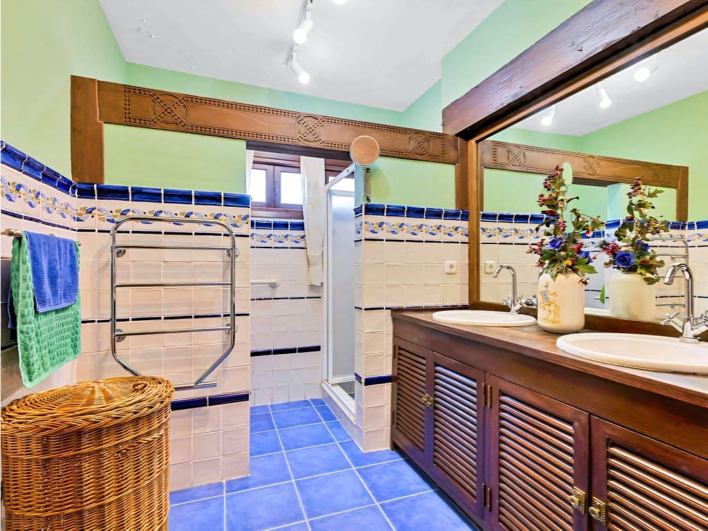 4 bedroom Villa for sale in Mijas with pool garage - € 1,399,000 (Ref: 9651105)