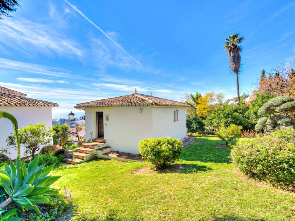 4 bedroom Villa for sale in Mijas with pool garage - € 1,399,000 (Ref: 9651105)