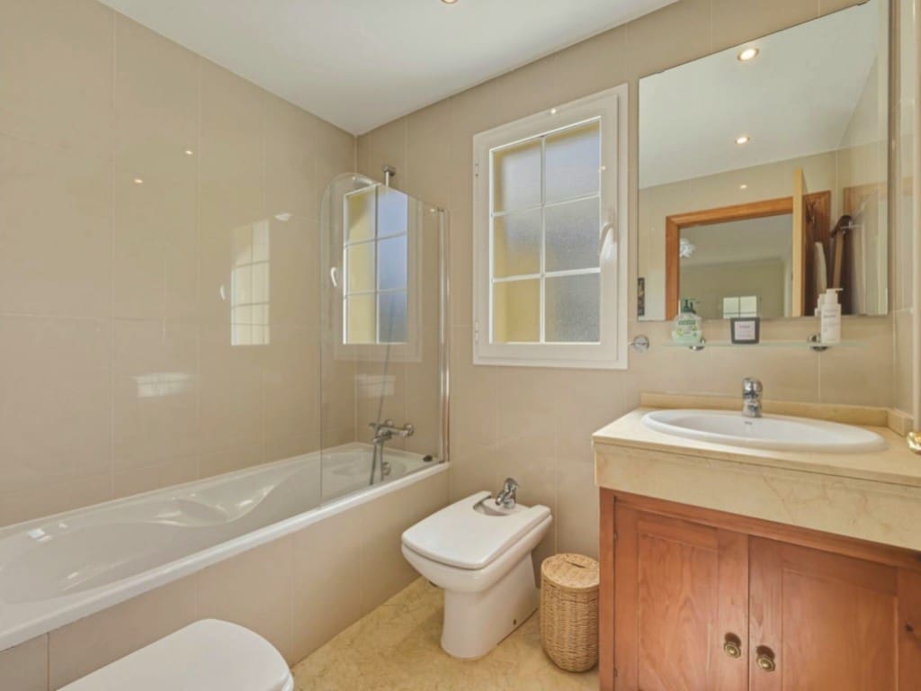 4 makuuhuone Huvila myytävänä paikassa La Cala Hills mukana uima-altaan 
autotalli - 810 000 € (Ref: 9655608)