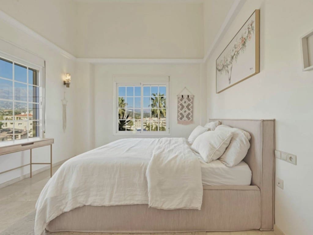 4 makuuhuone Huvila myytävänä paikassa La Cala Hills mukana uima-altaan 
autotalli - 810 000 € (Ref: 9655608)