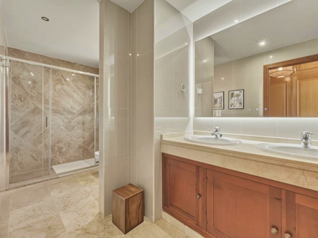 4 makuuhuone Huvila myytävänä paikassa La Cala Hills mukana uima-altaan 
autotalli - 810 000 € (Ref: 9655608)