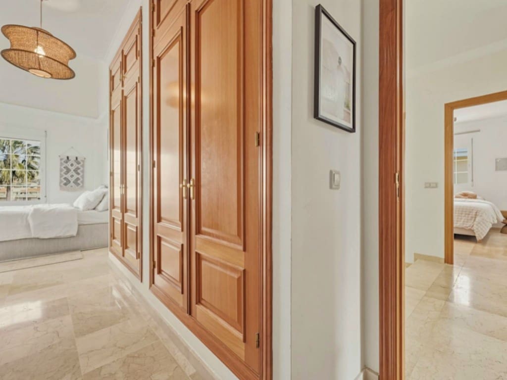 4 makuuhuone Huvila myytävänä paikassa La Cala Hills mukana uima-altaan 
autotalli - 810 000 € (Ref: 9655608)