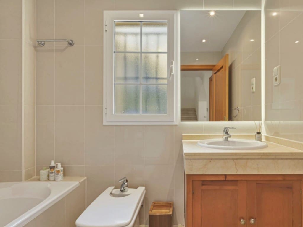 4 makuuhuone Huvila myytävänä paikassa La Cala Hills mukana uima-altaan 
autotalli - 810 000 € (Ref: 9655608)