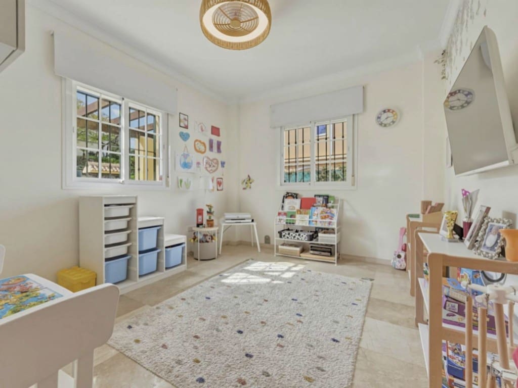 4 makuuhuone Huvila myytävänä paikassa La Cala Hills mukana uima-altaan 
autotalli - 810 000 € (Ref: 9655608)