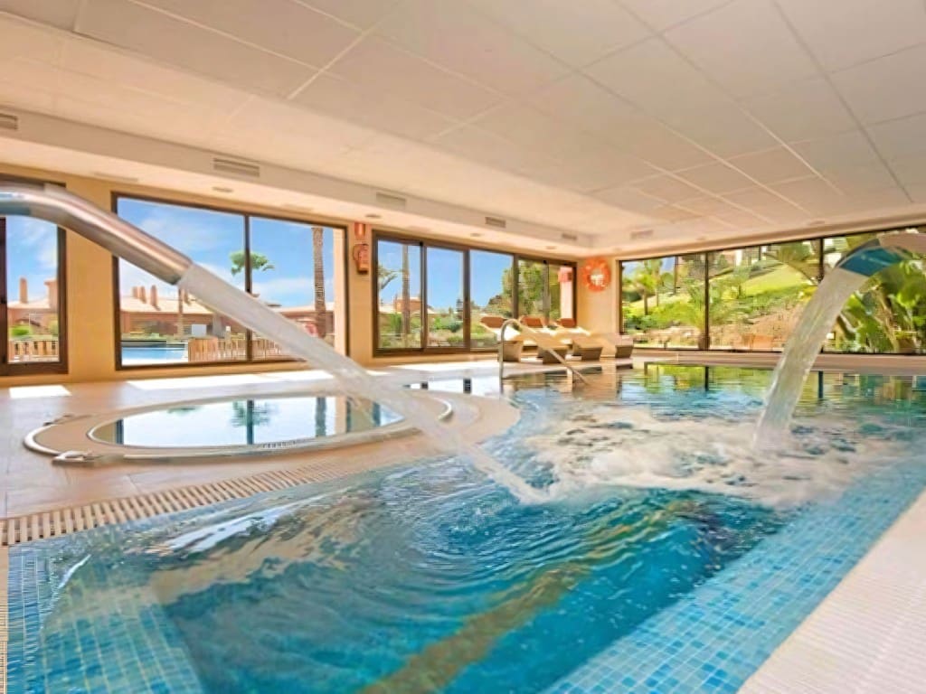 2 sovrum Lägenhet till salu i Benahavis med pool garage - 625 000 € (Ref: 9658188)