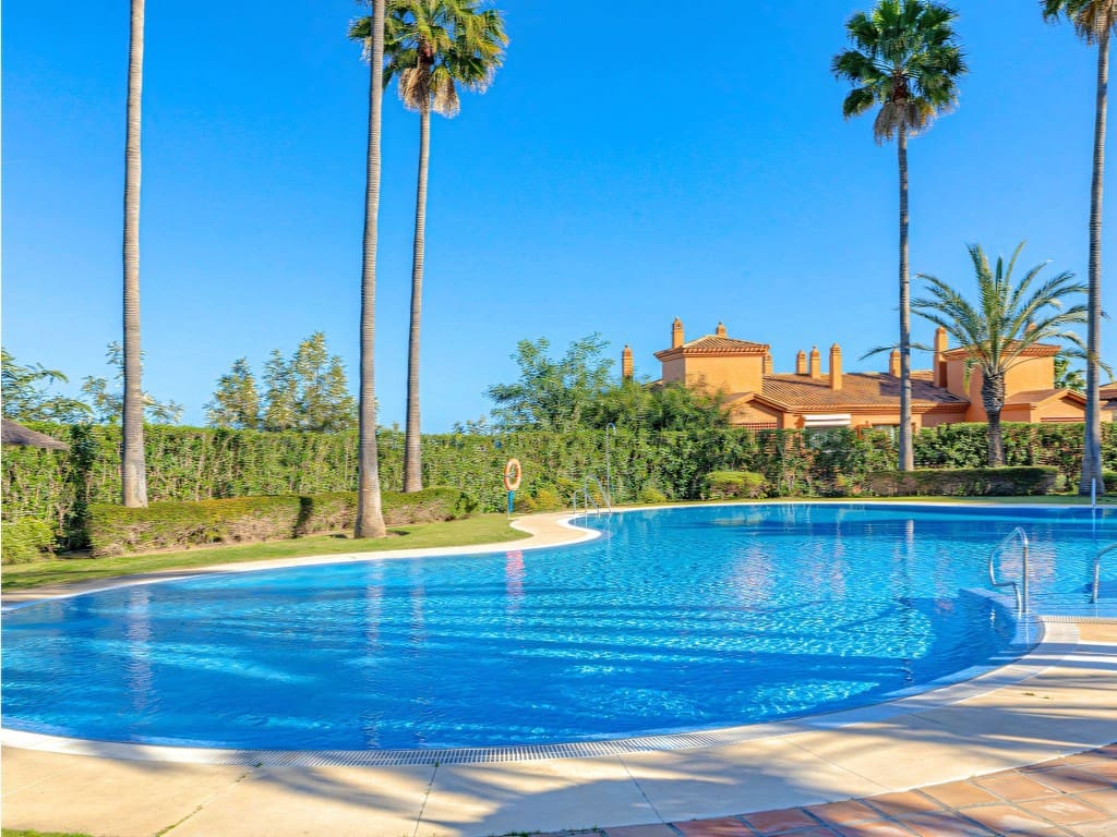 2 sovrum Lägenhet till salu i Benahavis med pool garage - 625 000 € (Ref: 9658188)