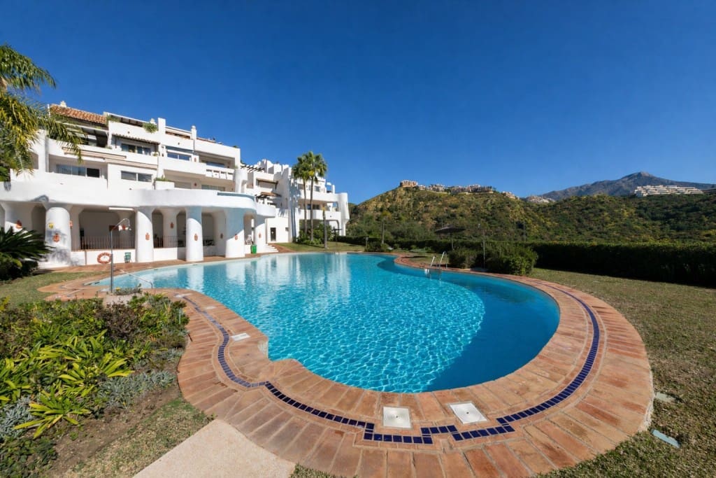 Apartamento de 2 habitaciones en La Quinta en venta con piscina garaje - 595.000 € (Ref: 9665786)