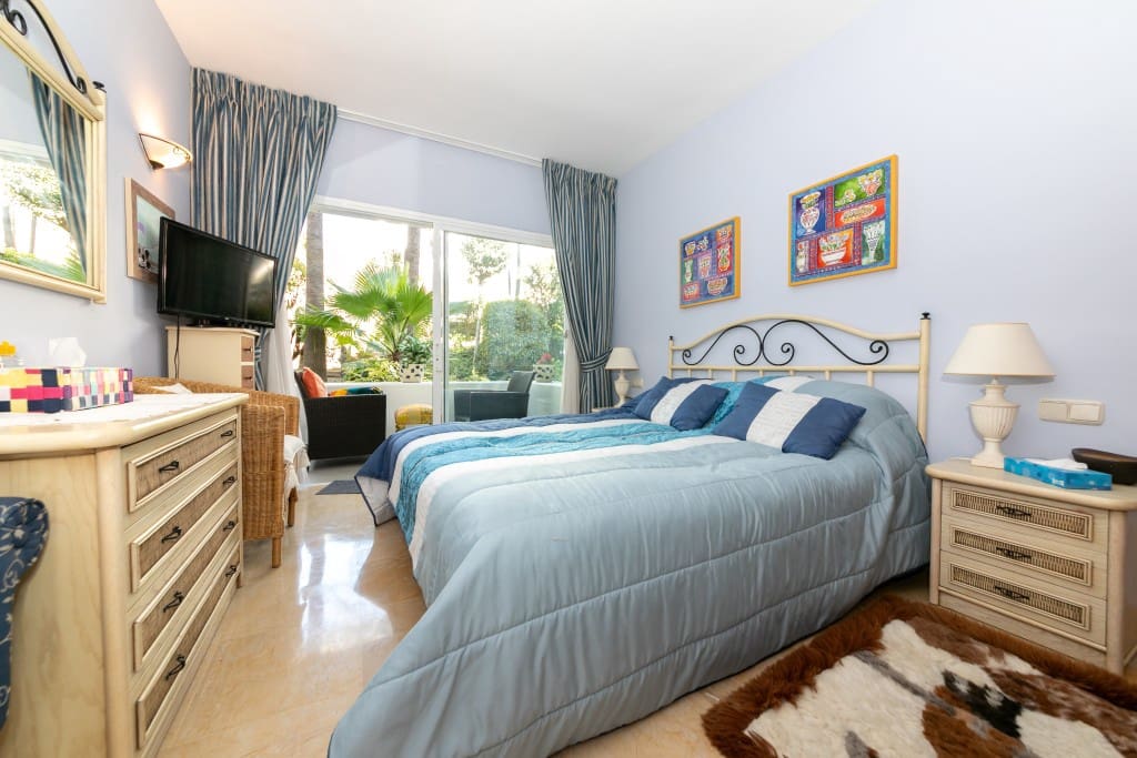 Apartamento de 2 habitaciones en La Quinta en venta con piscina garaje - 595.000 € (Ref: 9665786)