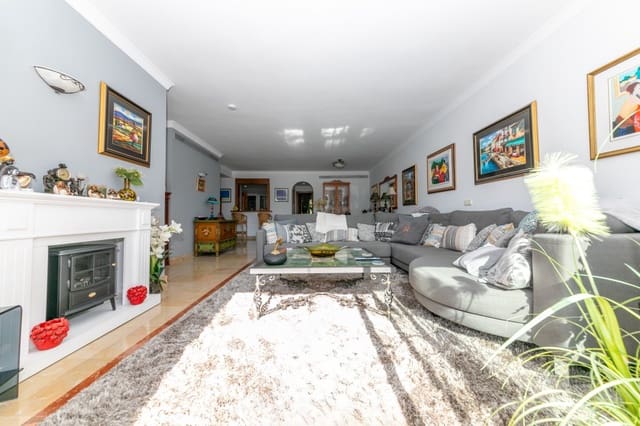 Apartamento de 2 habitaciones en La Quinta, Benahavís en venta con piscina garaje - 595.000 € (Ref: 9665786)