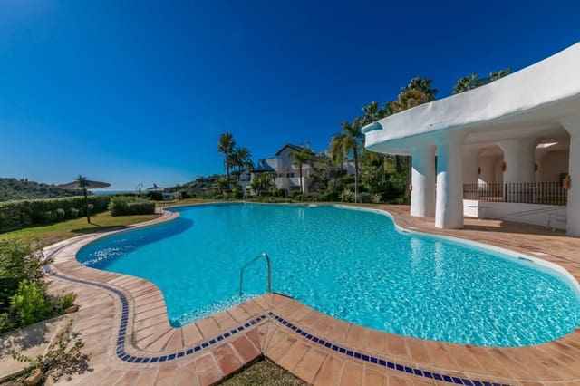 Apartamento de 2 habitaciones en La Quinta, Benahavís en venta con piscina garaje - 595.000 € (Ref: 9665786)