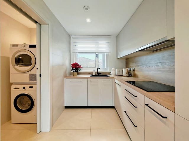 3 sypialnia Penthouse na sprzedaż w La Cala de Mijas, Mijas z basenem garażem - 725 000 € (Ref: 9665787)