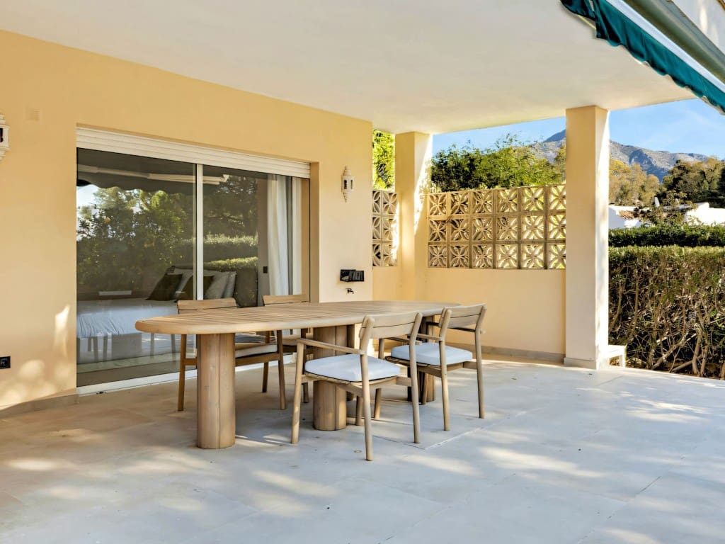 3 bedroom Apartment for sale in Nueva Andalucia with pool garage - € 699,000 (Ref: 9665788)