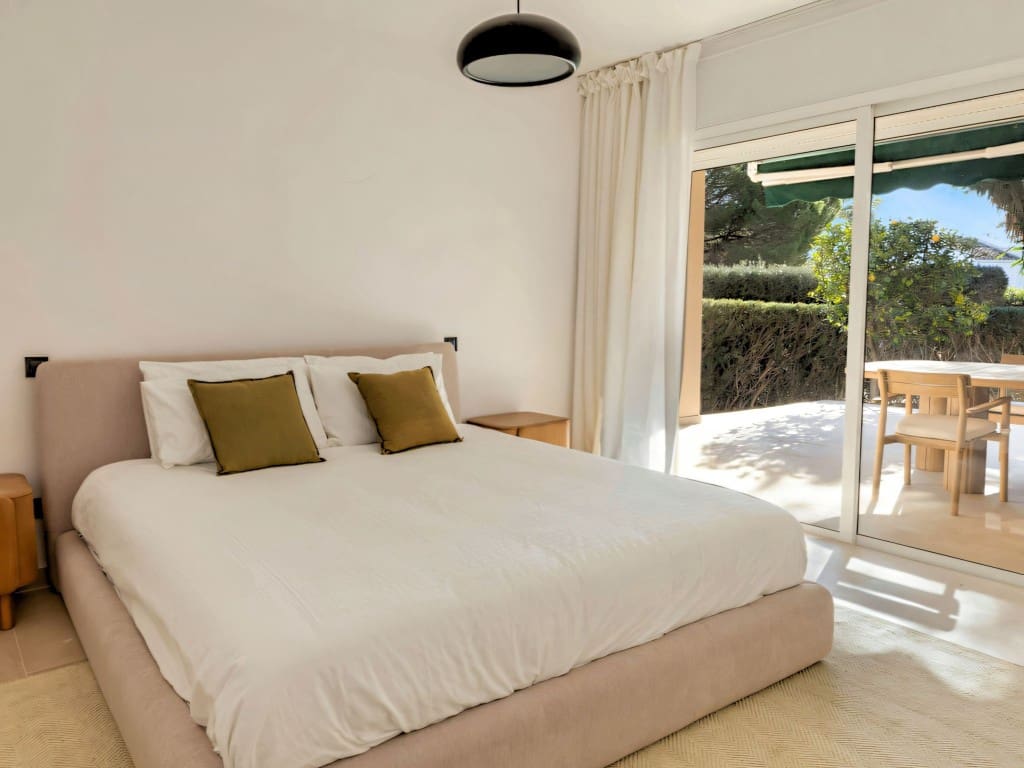 3 bedroom Apartment for sale in Nueva Andalucia with pool garage - € 699,000 (Ref: 9665788)