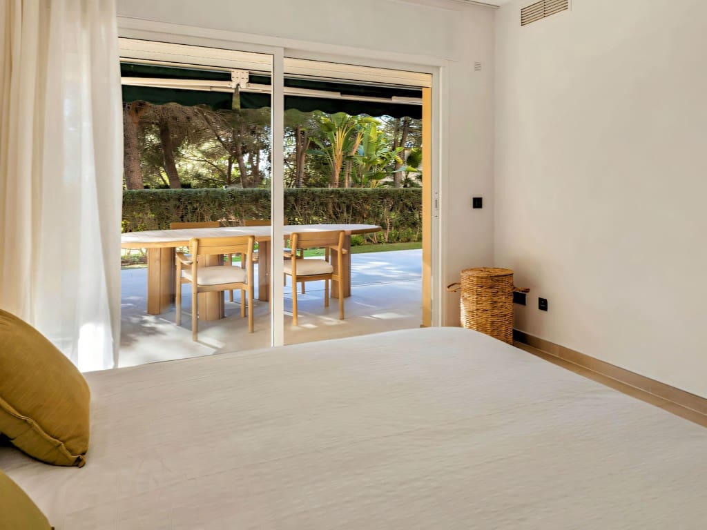 3 bedroom Apartment for sale in Nueva Andalucia with pool garage - € 699,000 (Ref: 9665788)