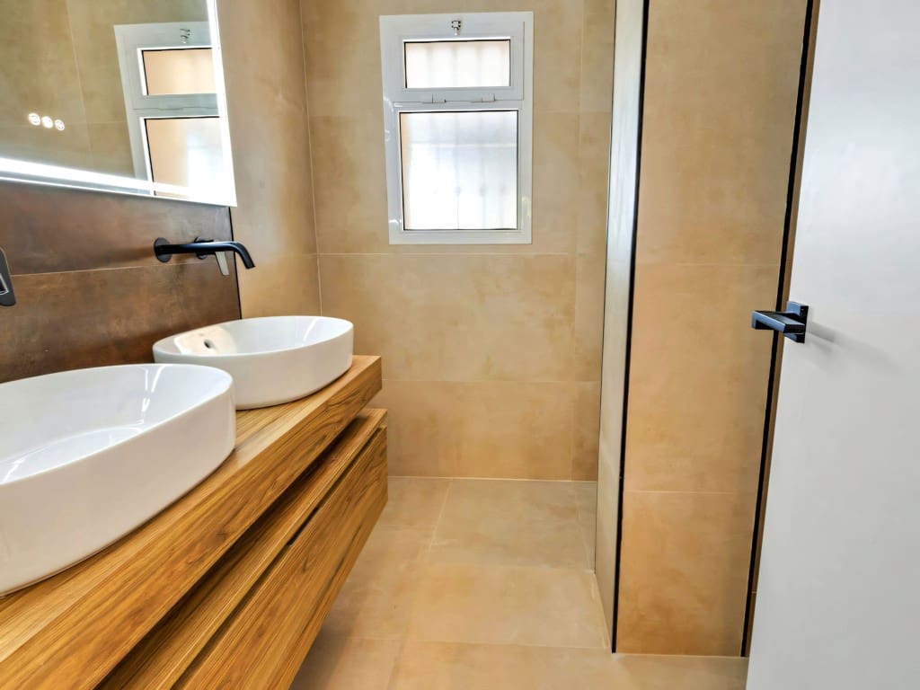 3 bedroom Apartment for sale in Nueva Andalucia with pool garage - € 699,000 (Ref: 9665788)