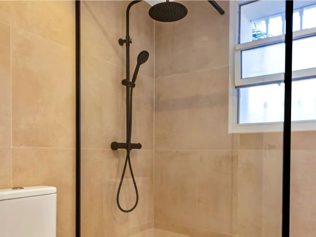 3 bedroom Apartment for sale in Nueva Andalucia with pool garage - € 699,000 (Ref: 9665788)