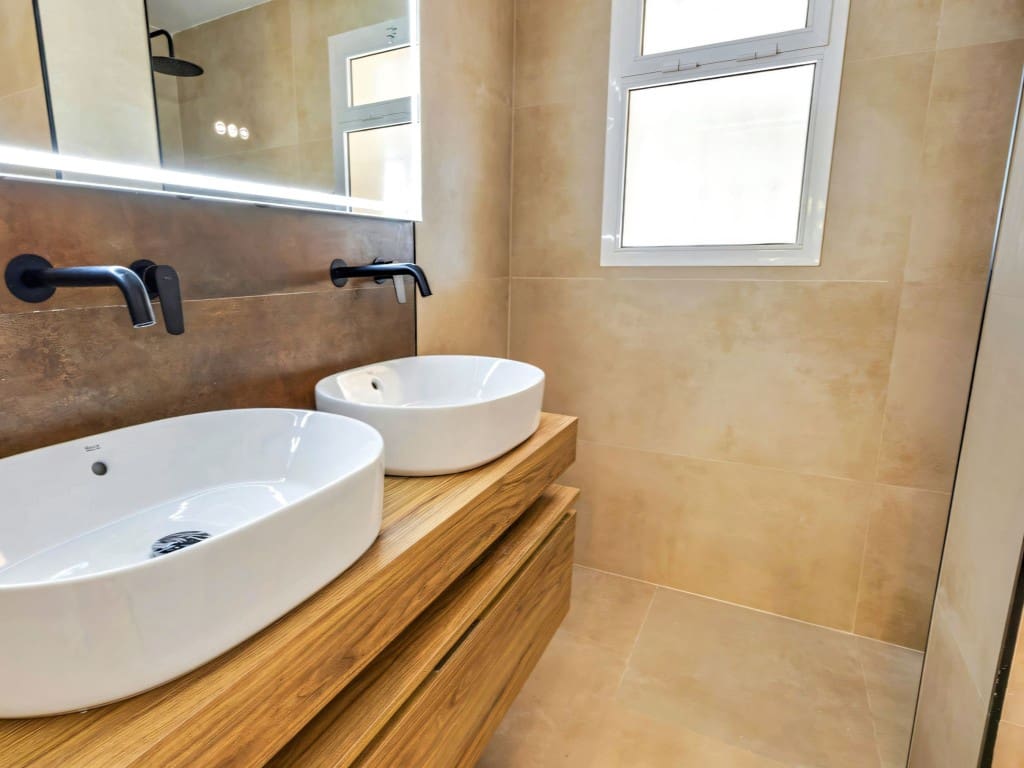 3 bedroom Apartment for sale in Nueva Andalucia with pool garage - € 699,000 (Ref: 9665788)